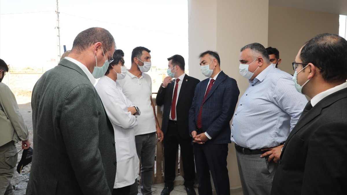 Bitlis Valisi Vali Çağatay Tatvan'daki hastane inşaatını inceledi