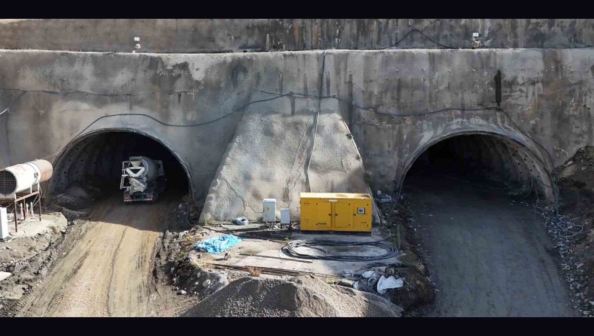 Bitlis, Van ve Diyarbakır arasında ulaşımın konforunu artıracak projeler hızla sürüyor