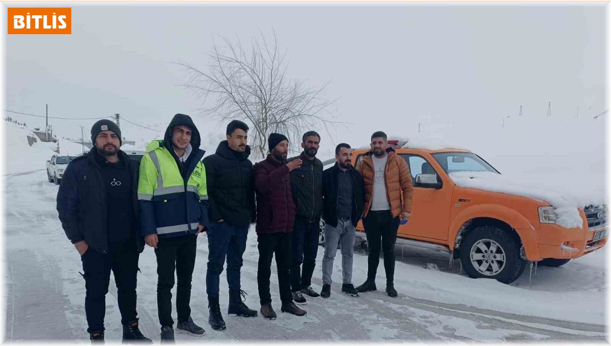 Bitlisli gönüllü kepçe operatörleri deprem bölgesinde çalışmak için yola çıktı