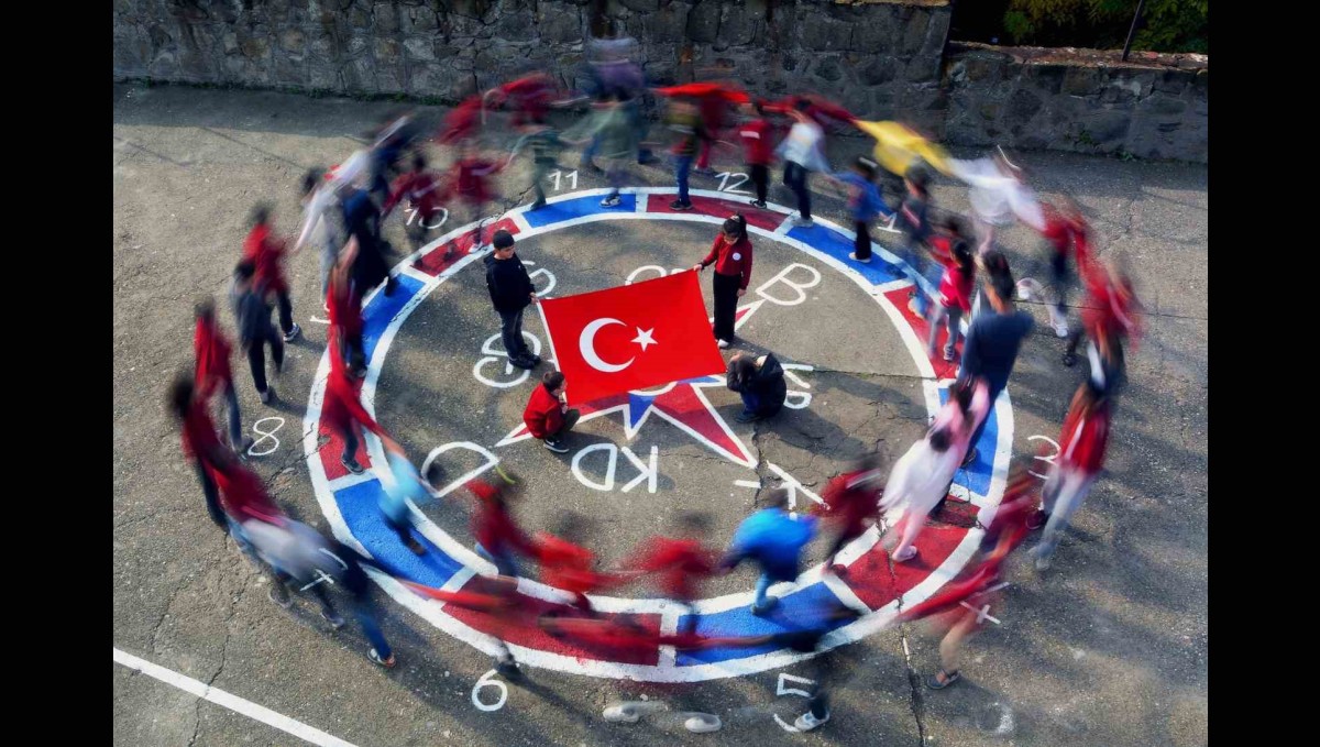 Bitlisli öğretmen MEB'in fotoğraf yarışmasında Türkiye ikincisi oldu