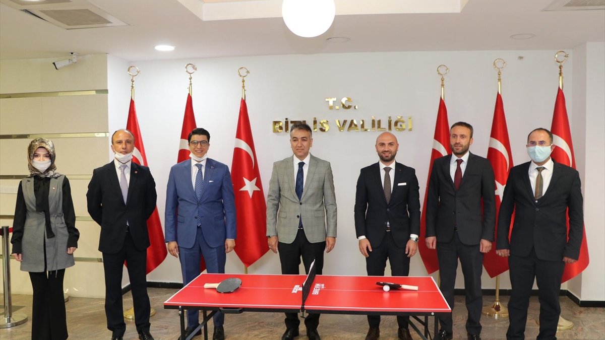 Bitlisli sporculara masa tenisi ekipmanı desteği