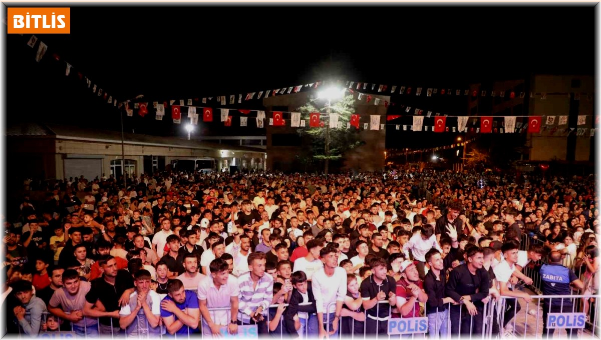 Bitlisliler Barış Adal konseri ile coştu