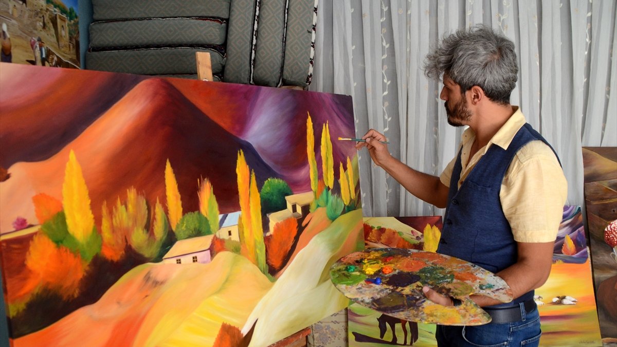 Bitlisliler Kovid-19 sürecinde online sanat eğitimleriyle stres atıyor