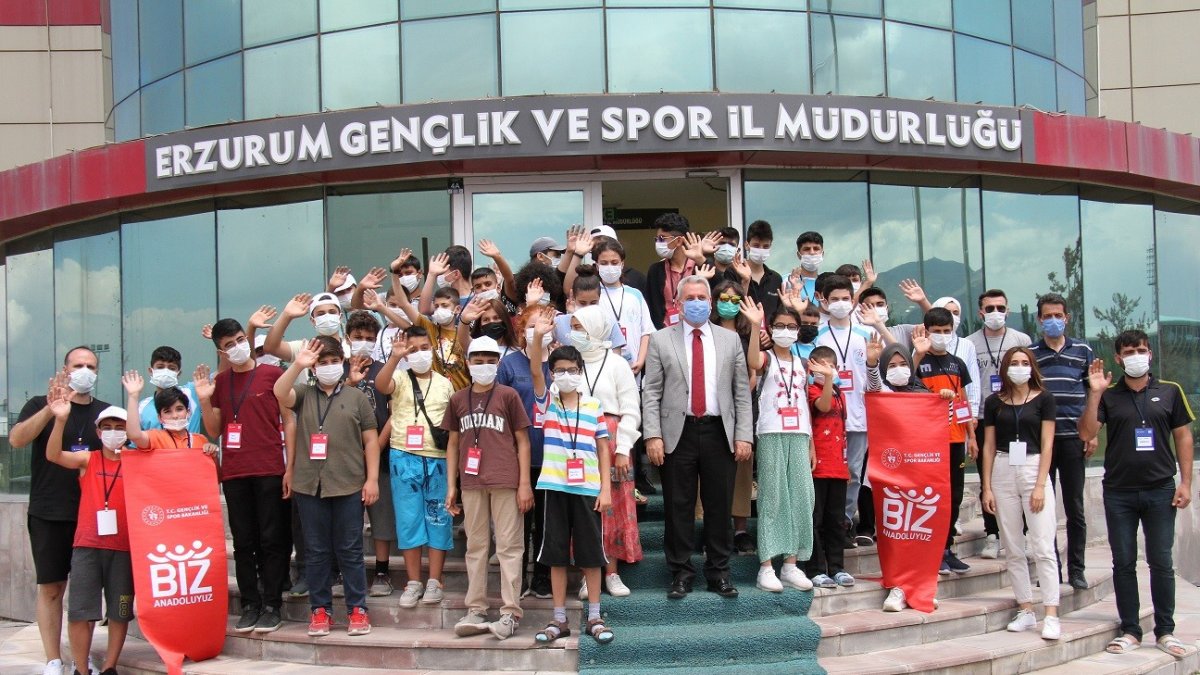 'Biz Anadoluyuz' Projesi kapsamında Erzurum'a gelen Iğdırlı öğrencilerin gezi programı tamamlandı