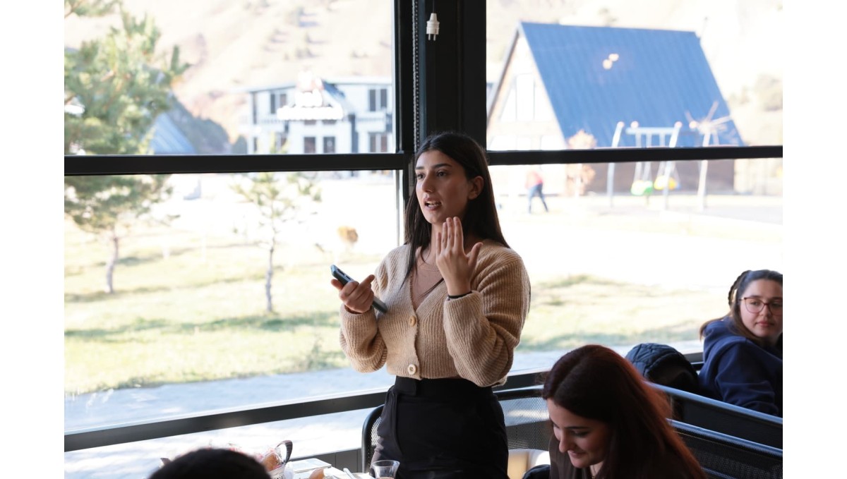 'Biz Bir Aileyiz' Projesinde öğrencilerle buluşma