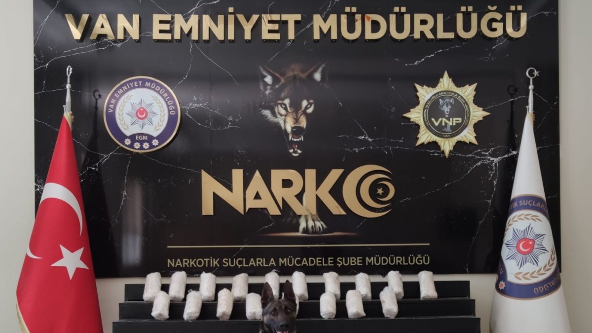 Bobi'nin katıldığı operasyonda 10 kilo metamfetamin ele geçirildi