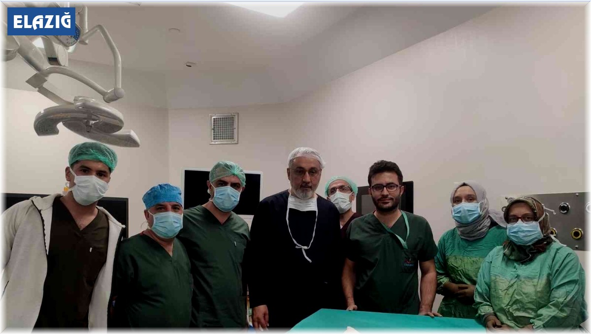 Böbreğinde 13 santimlik taş tespit edilen hasta, kapalı ameliyatla sağlığına kavuştu