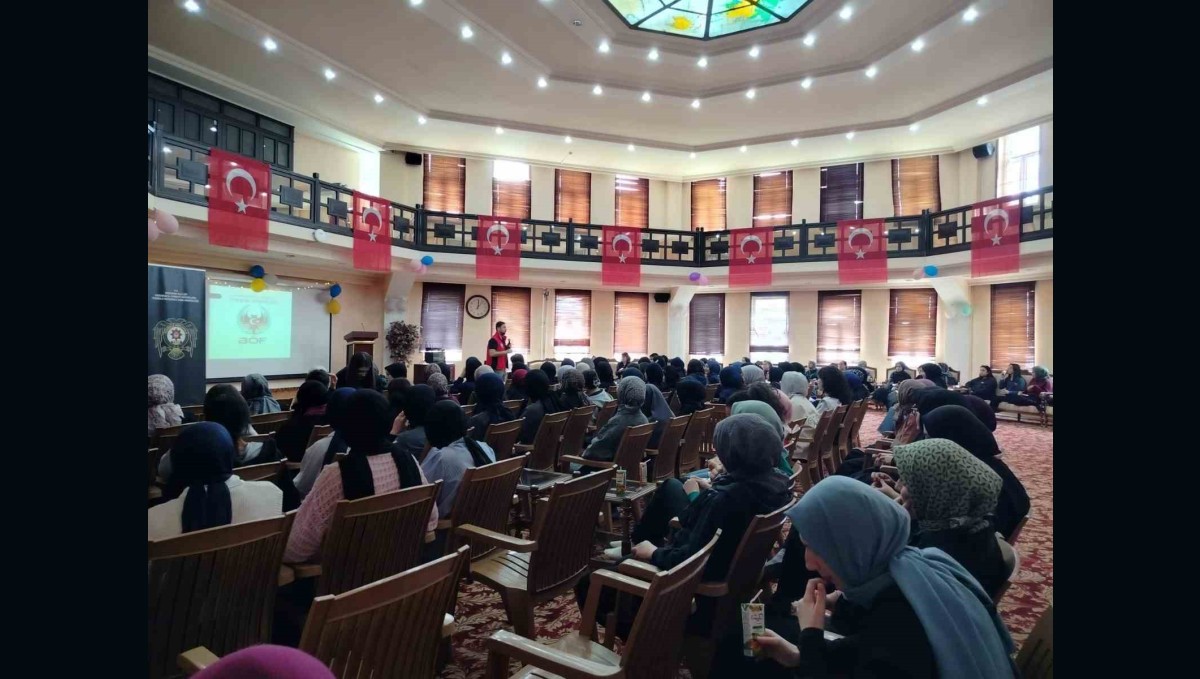 BÖF ekipleri öğrencileri bilgilendiriyor