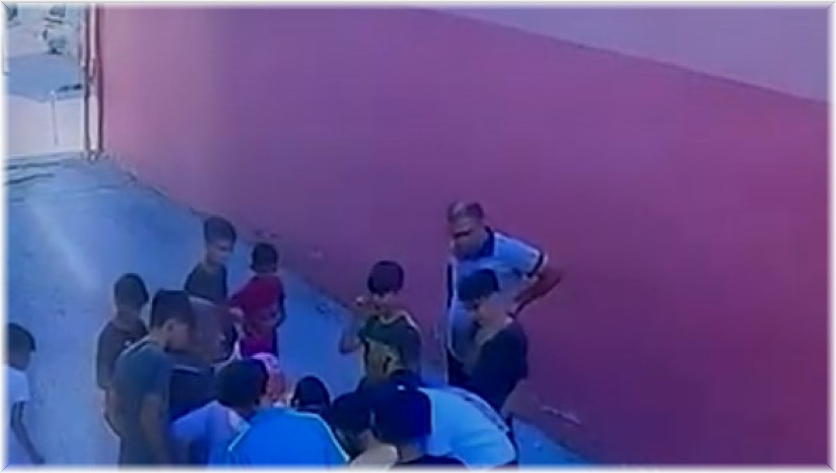 Boğazına madeni para kaçan öğrencinin imdadına okul müdürü yetişti