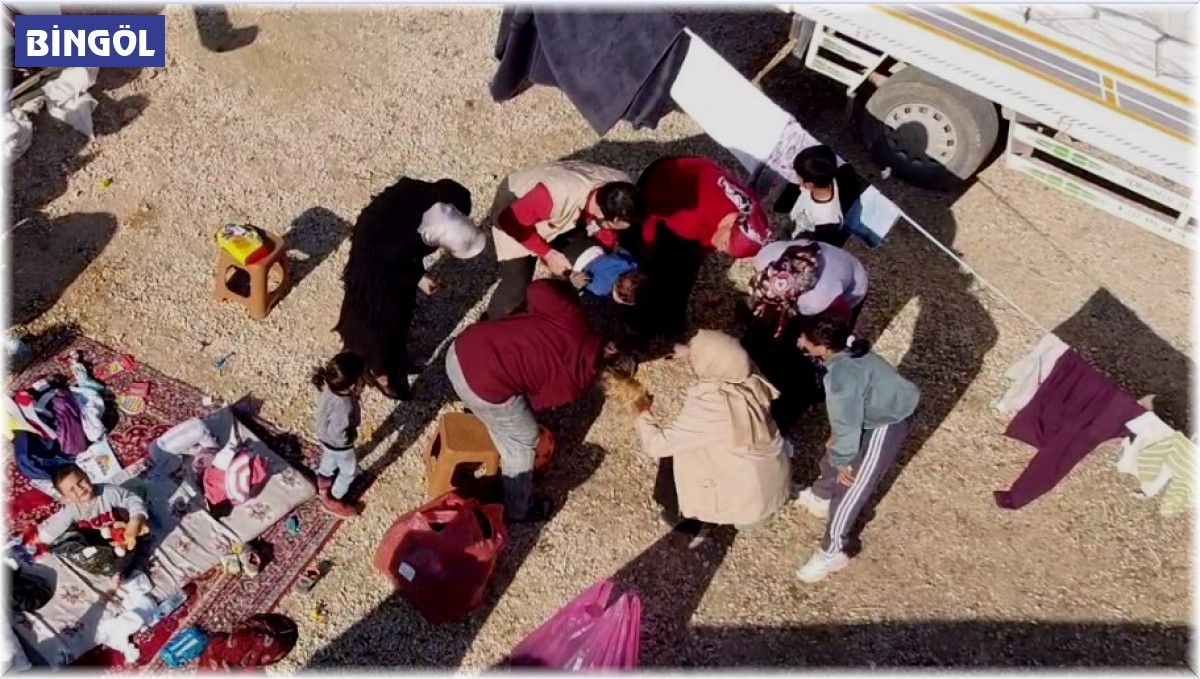 Boğazına yiyecek kaçan depremzede bebeği, gönüllü öğretmenin müdahalesi kurtardı