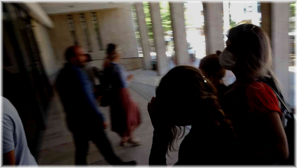 Bohçacı süsü ile hırsızlık yapan kadınlar tutuklandı