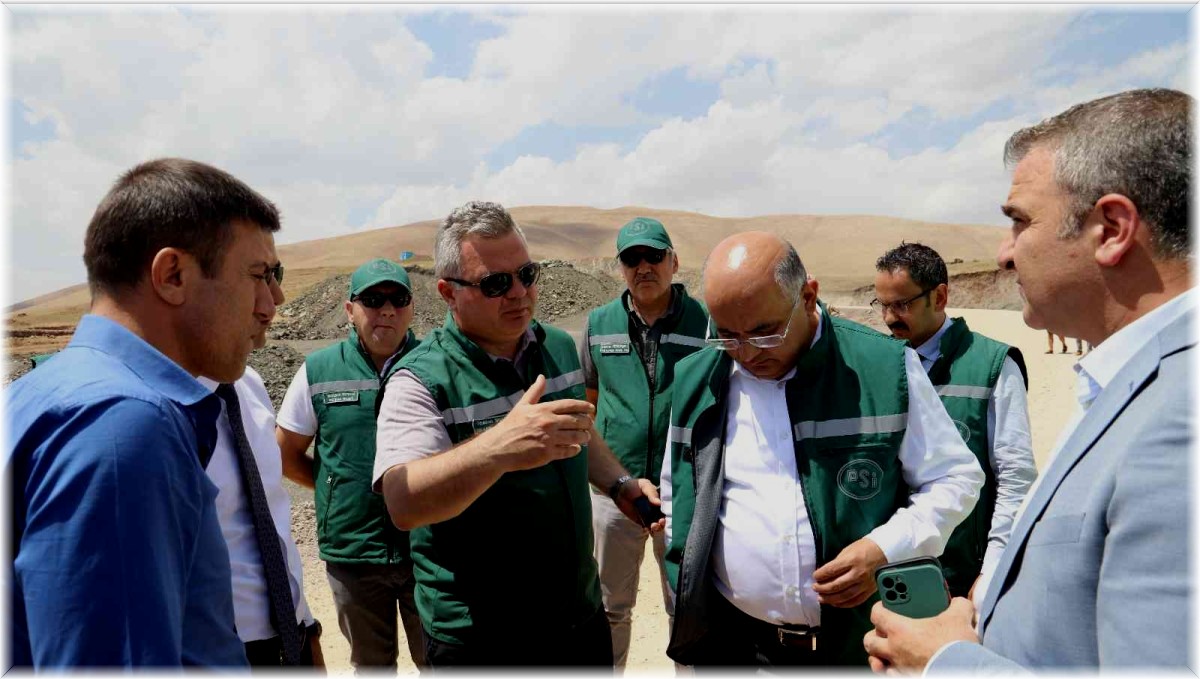 Bölge Müdürü Yavuz, Erzurum Söylemez Barajı şantiyesinde ve Hınıs Başköy Barajı'nda incelemelerde bulundu