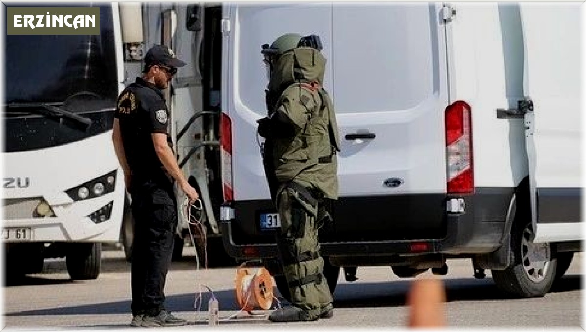 Bomba imha uzmanı polisler cesaretleriyle göz dolduruyor