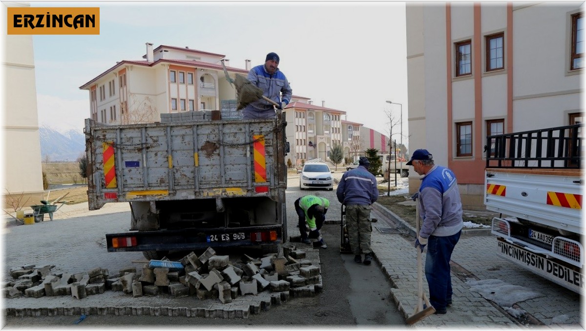 Bozulan ve deforme olan parke taş yollar yenileniyor