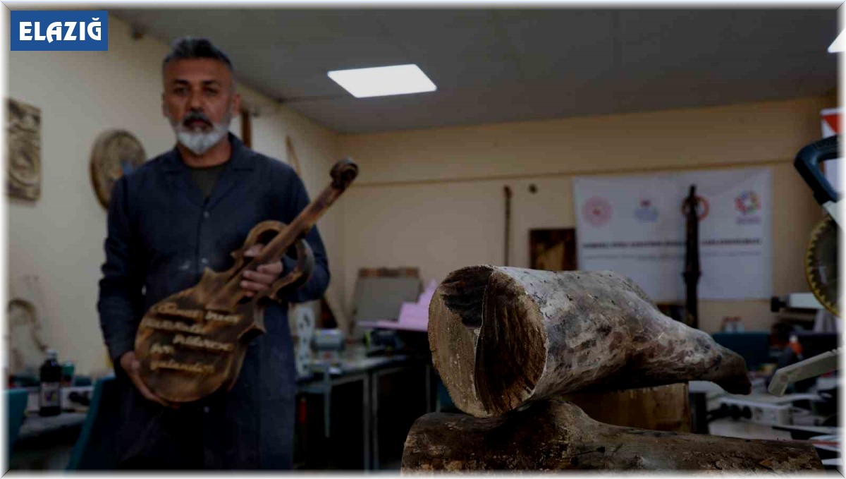 Bu atölyede kütükler sanata dönüşüyor