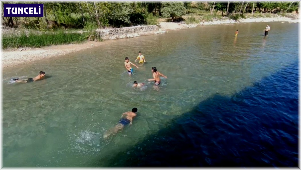 Bu ilçede çocuklar 6 yaşında yüzmeyi öğreniyor