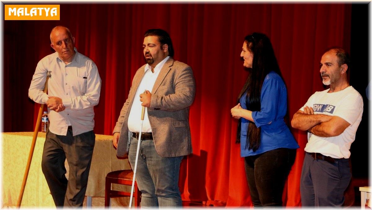 "Bu İşte Bir Tuhaflık Var" oyununa tam not