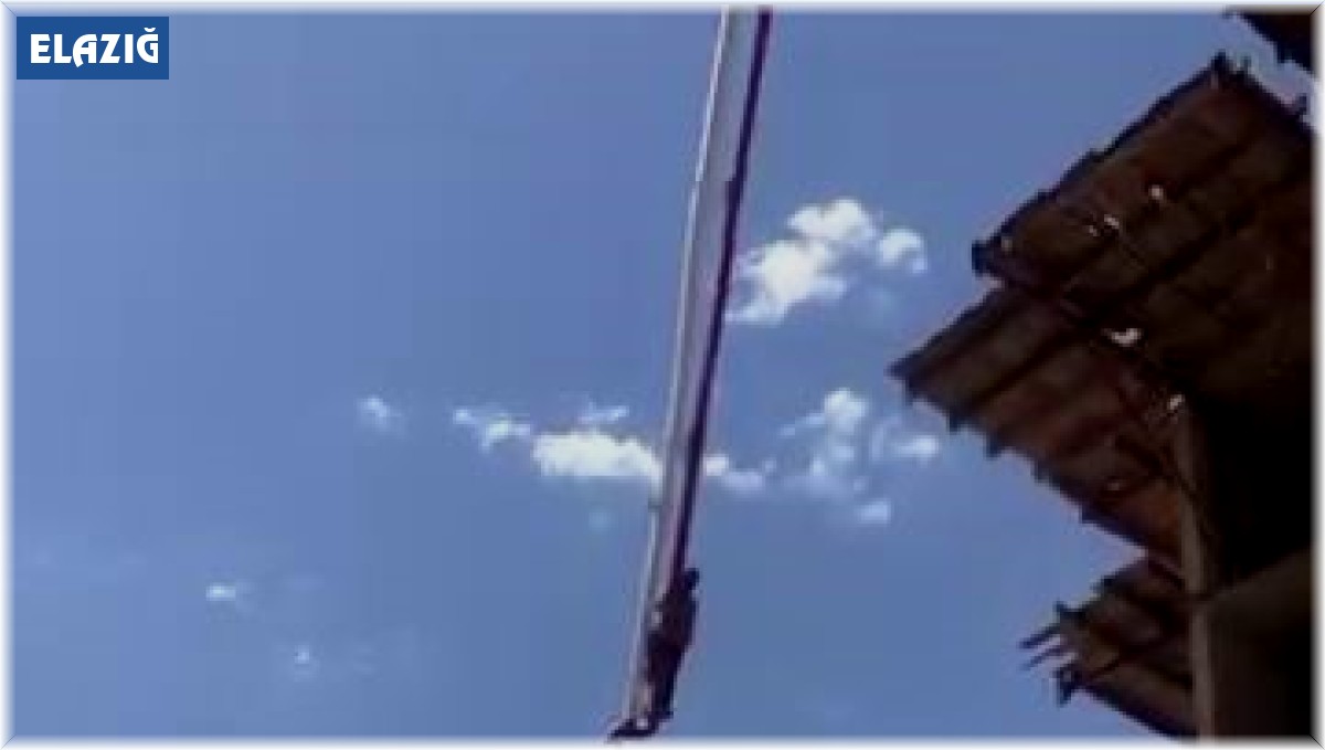 Bu kadarına da pes: Metrelerce yükseklikten iş makinesinin hortumuna tutunarak indi