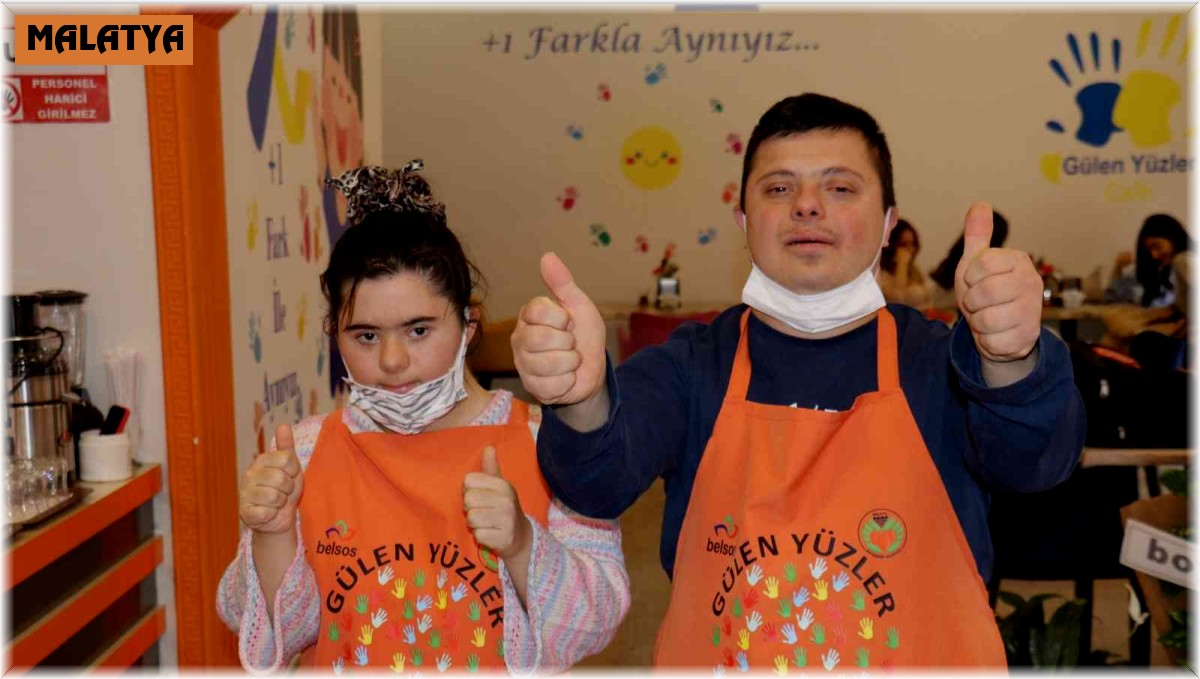 Bu kafeteryada yüzler hep gülüyor