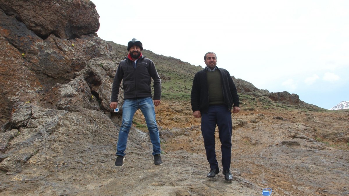 Bu suyu içenler zıplamadan duramıyor