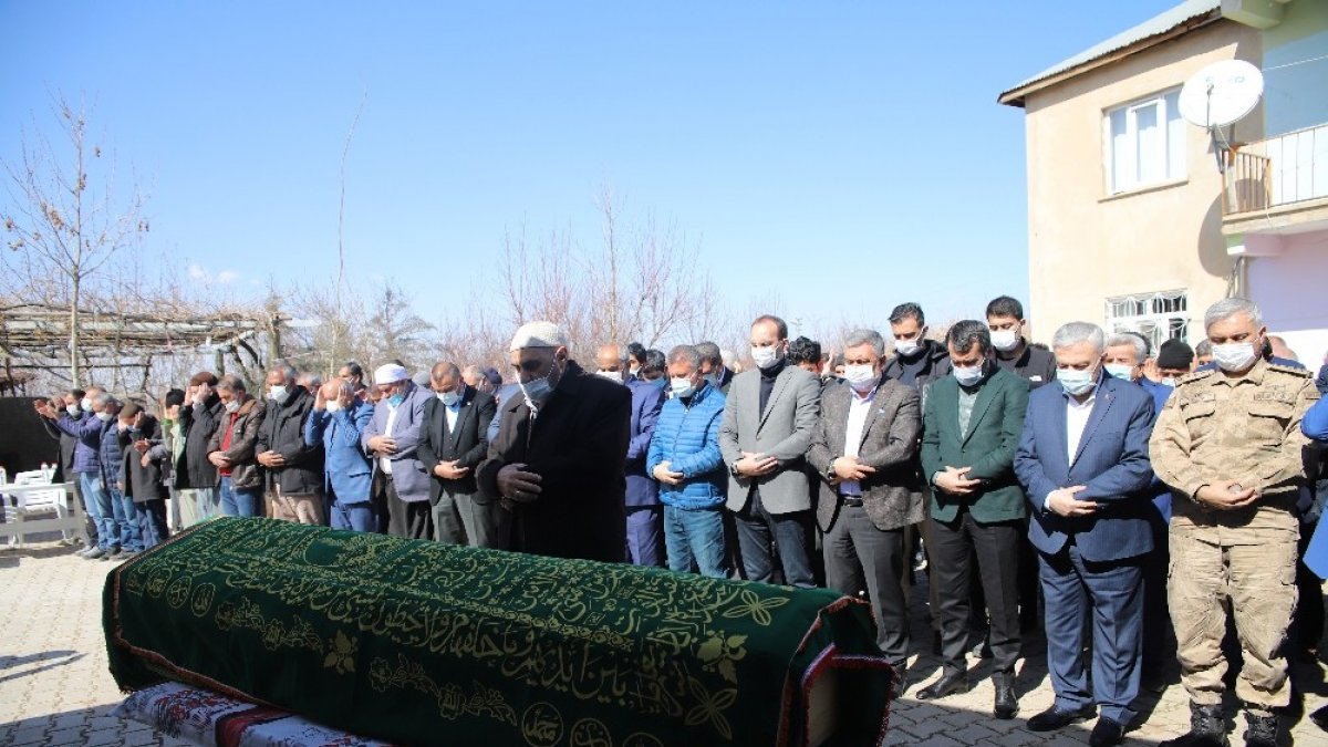 Bükardi Belediye Başkanı Açmaz son yolculuğuna uğurlandı