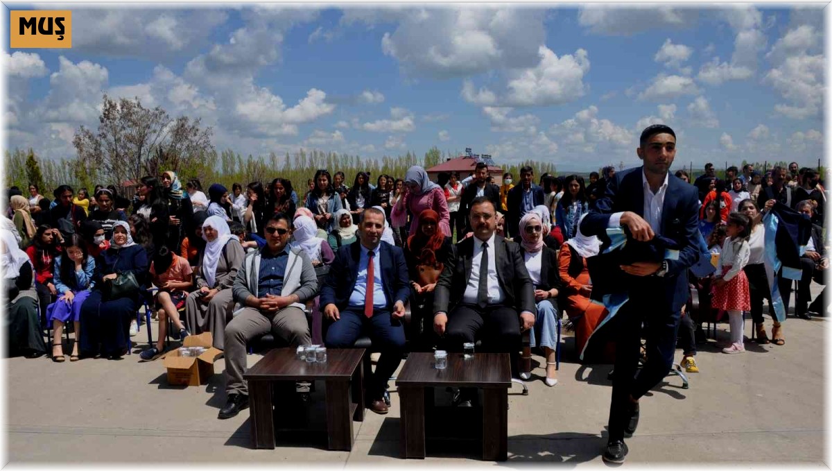 Bulanık Anadolu Lisesinde mezuniyet töreni