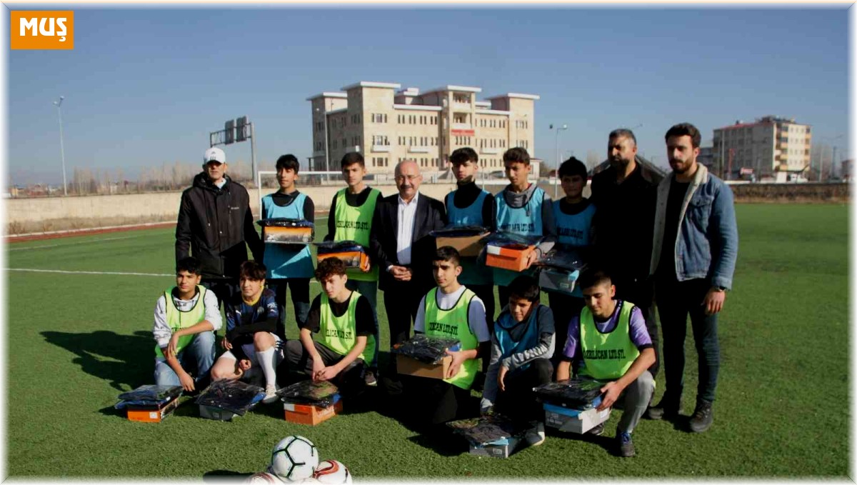 Bulanık Bilicanspor'a malzeme desteği