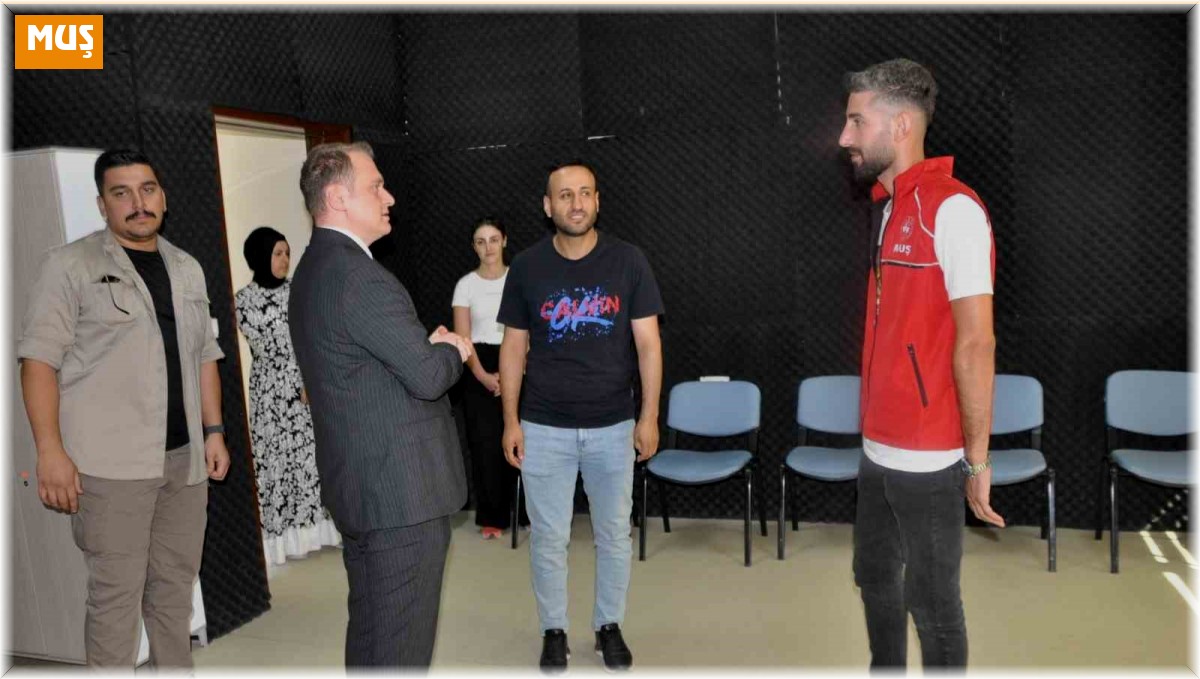 Bulanık Kaymakamı Koşansu geçlik merkezini ziyaret etti