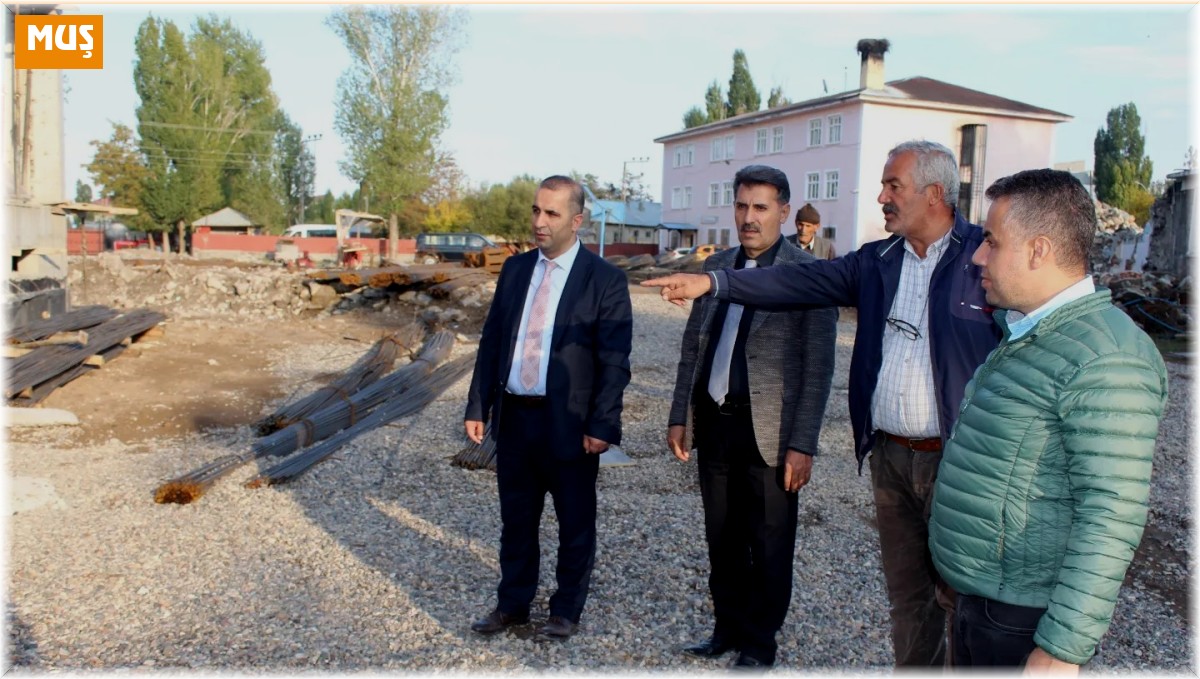 Bulanık Kaymakamı Ocak okul inşaatlarını inceledi