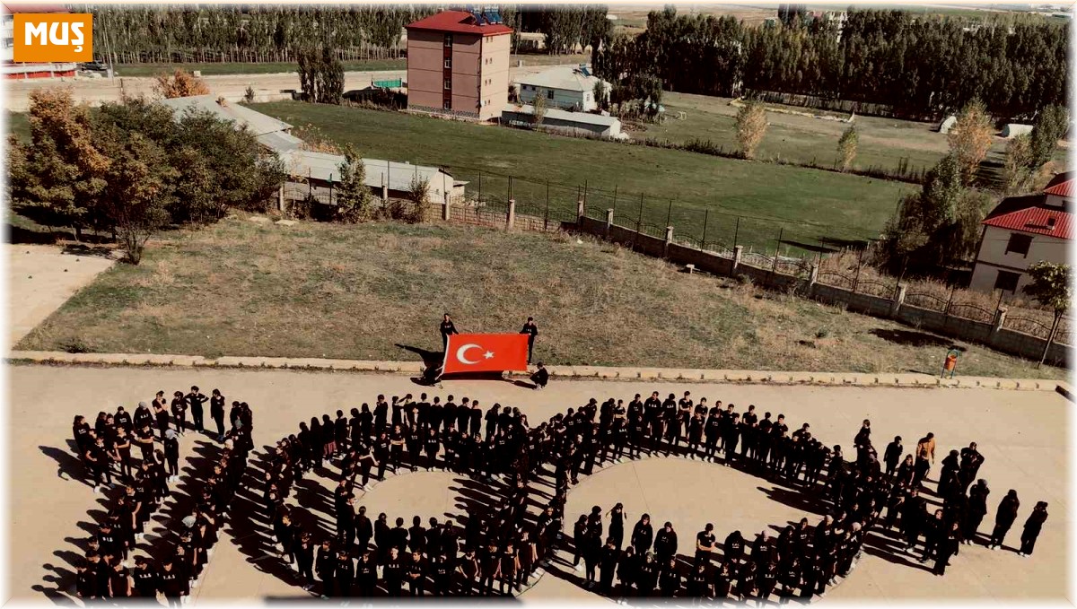 Bulanık'ta 100'ncü yıla özel öğrencilerden koreografi