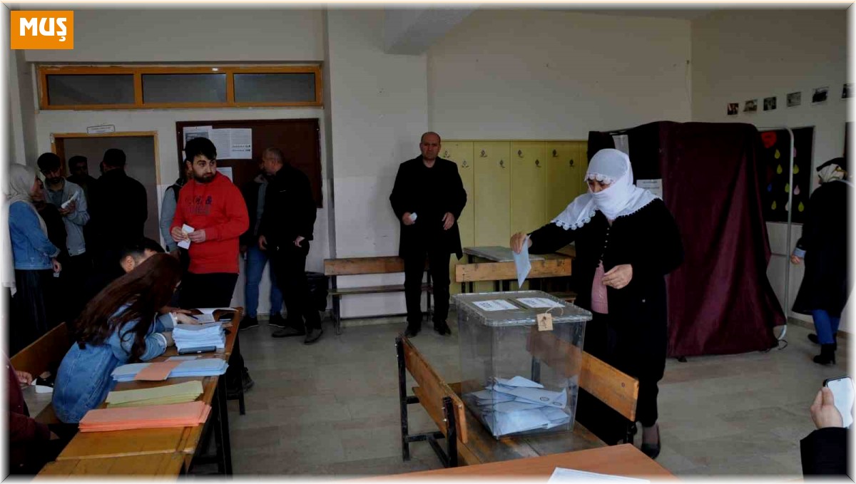 Bulanık'ta 16 bin 578 seçmen sandık başına gitti