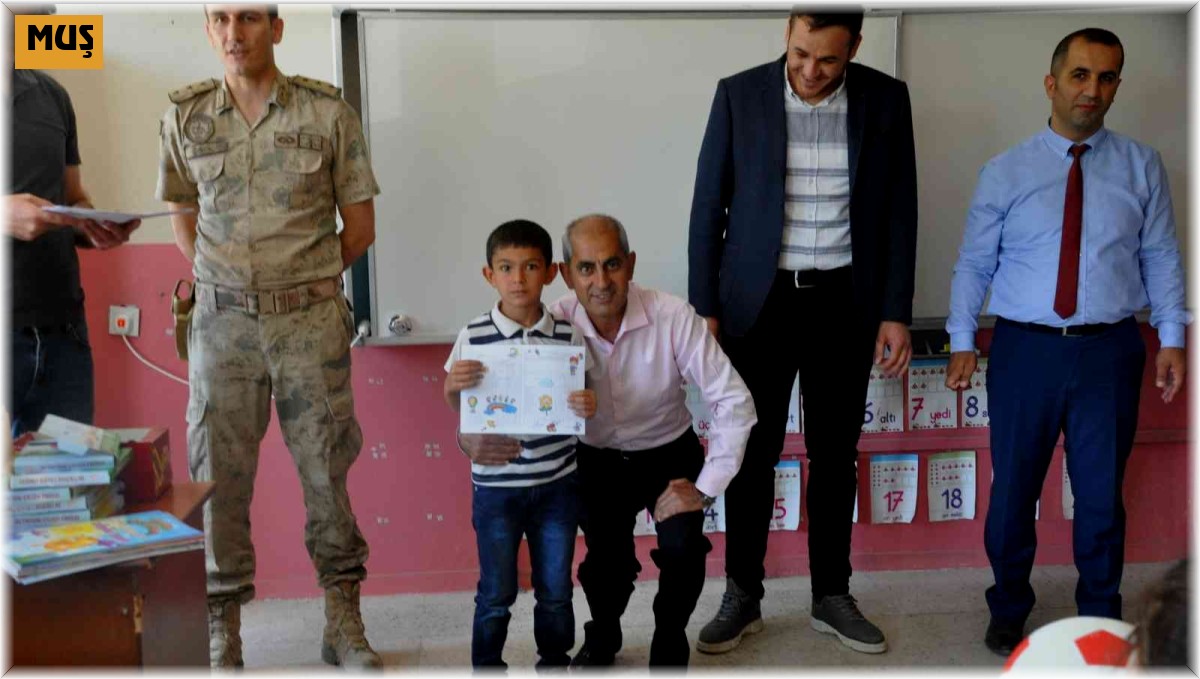 Bulanık'ta 22 bin öğrenci karne aldı