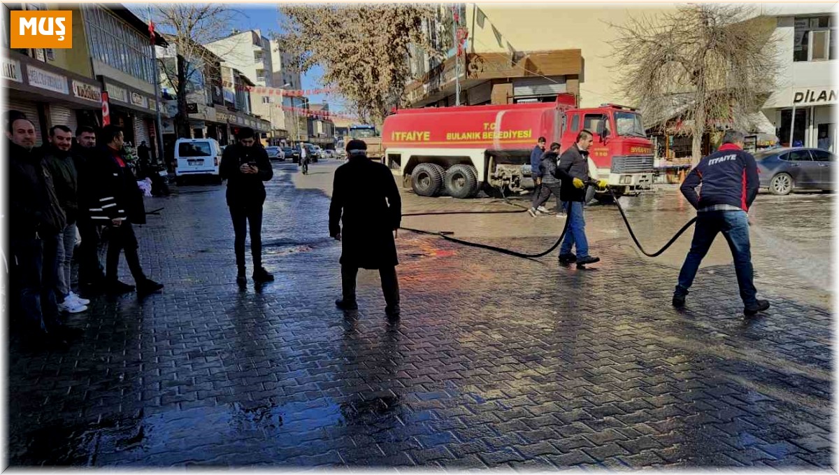 Bulanık'ta cadde ve sokaklar yıkandı