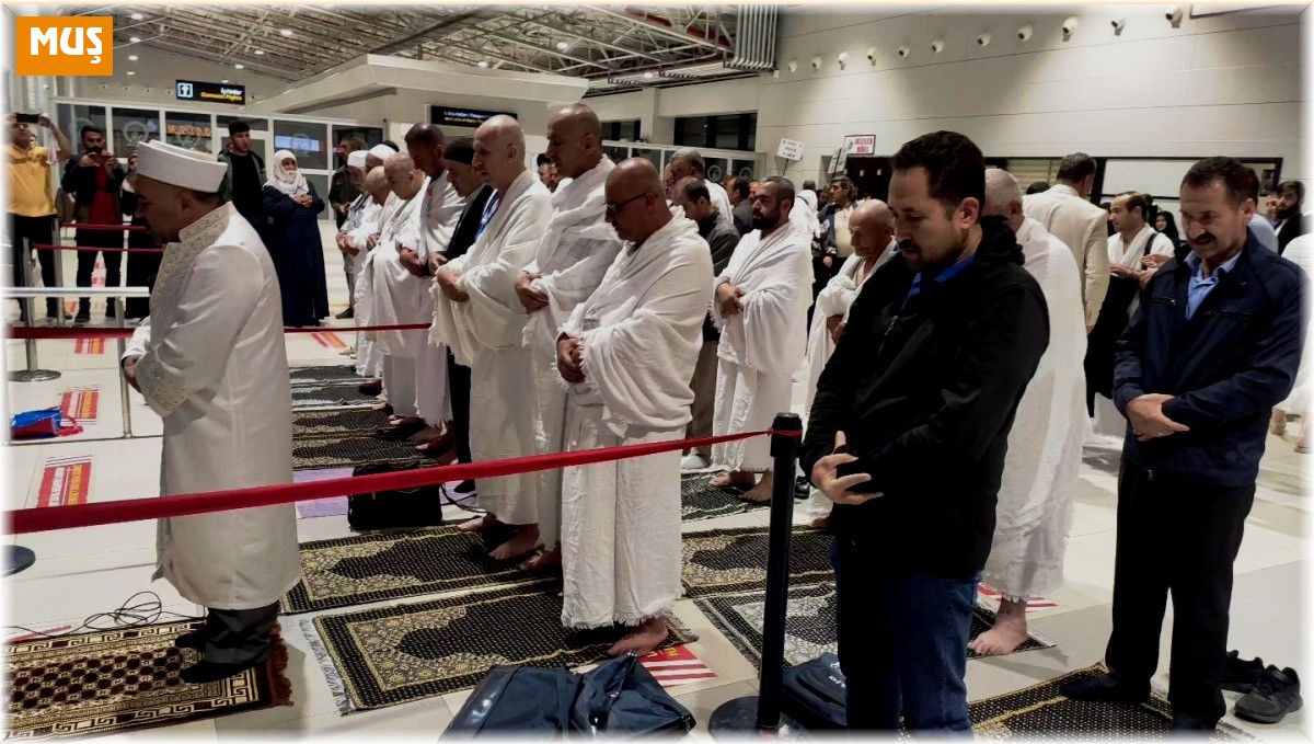 Bulanık'ta hacı adayları kutsal topraklara yolculukları başladı