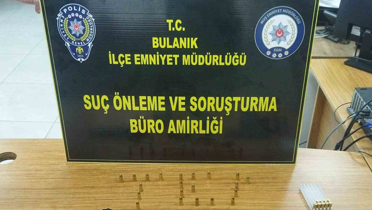 Bulanık'ta huzur uygulaması: Silah ve uyuşturucu madde ele geçirildi