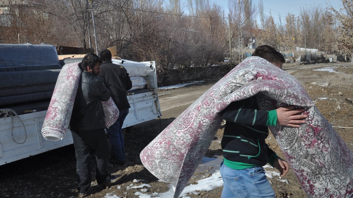 Bulanık'ta ihtiyaç sahibi ailelere yardım