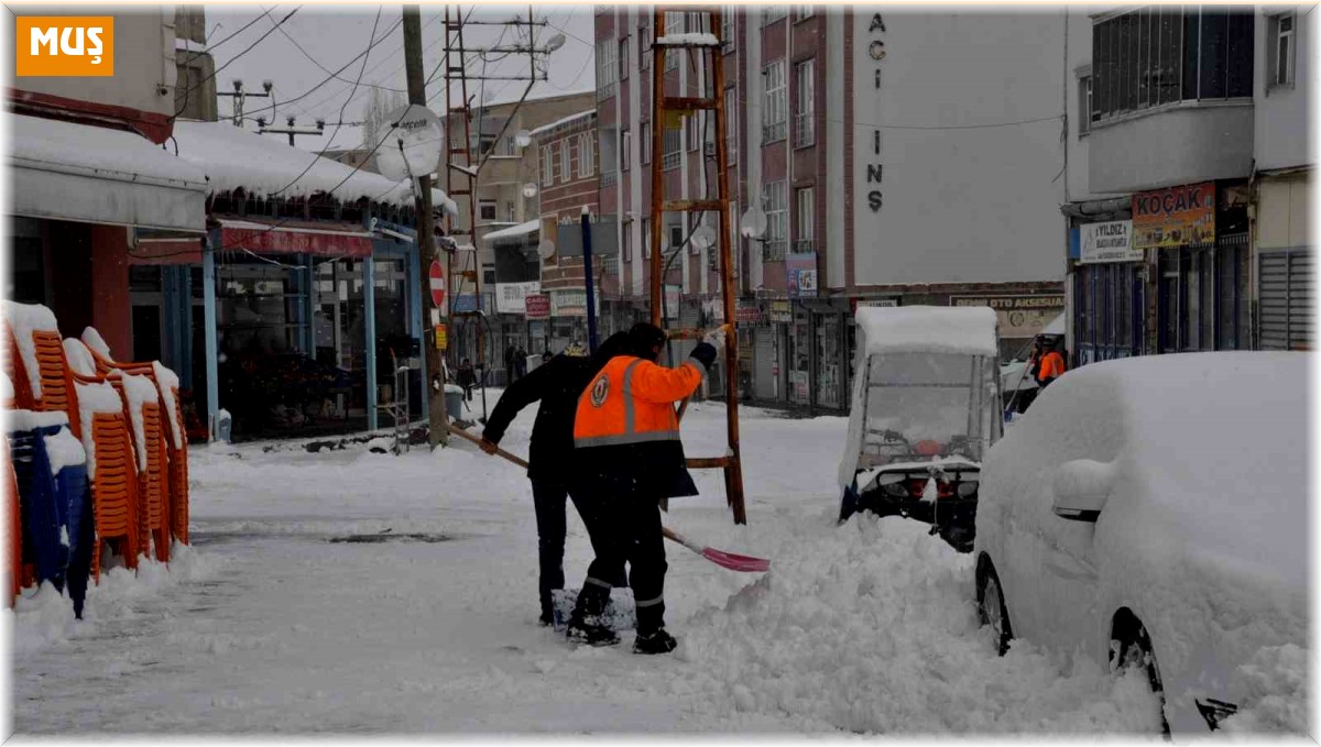 Bulanık'ta kar yağışı: 89 yerleşim yerinin yolu kapandı
