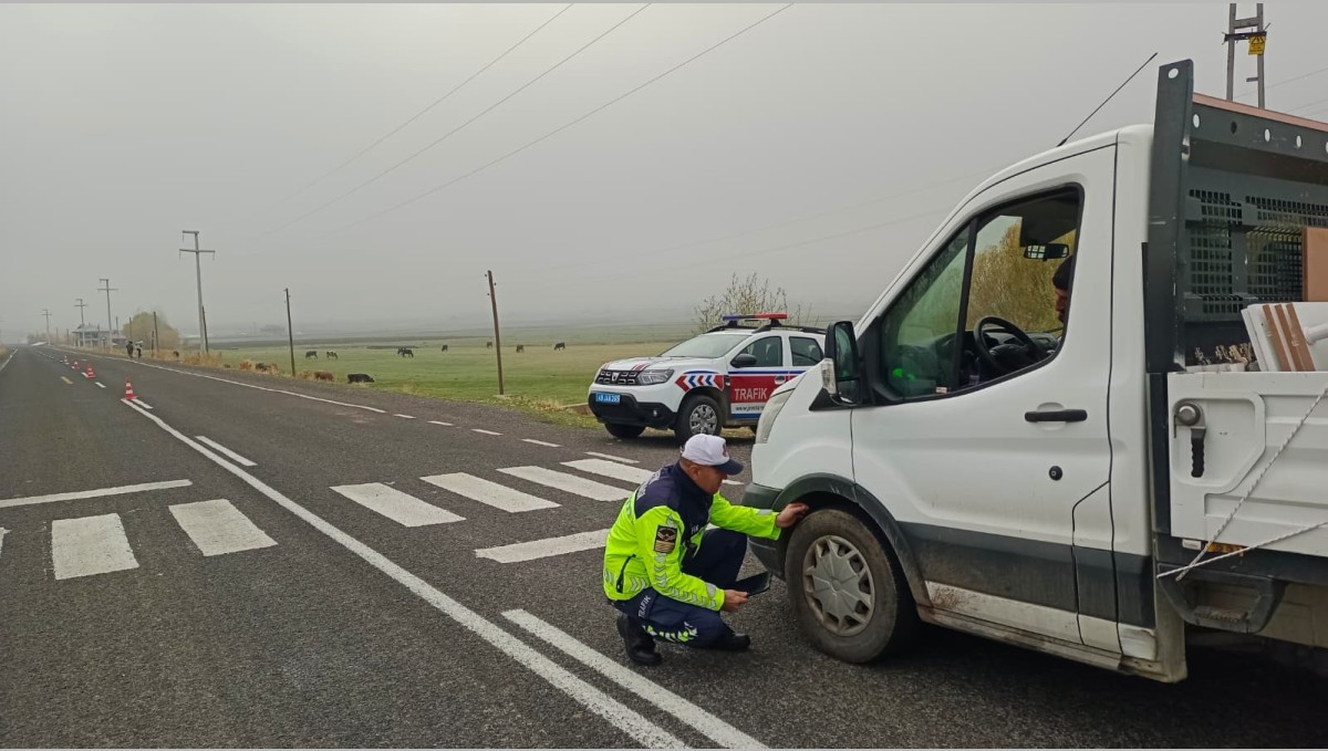 Bulanık'ta kış lastiği denetimi yapıldı