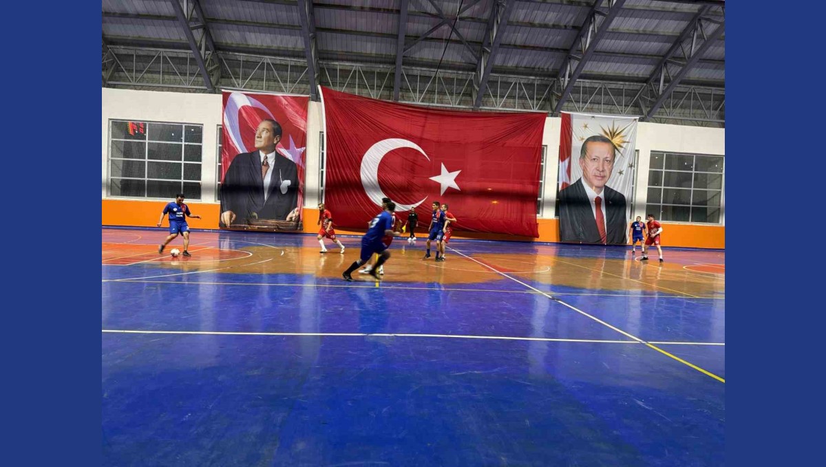 Bulanık'ta 'Kurumlar Arası Futsal Turnuvası' başladı