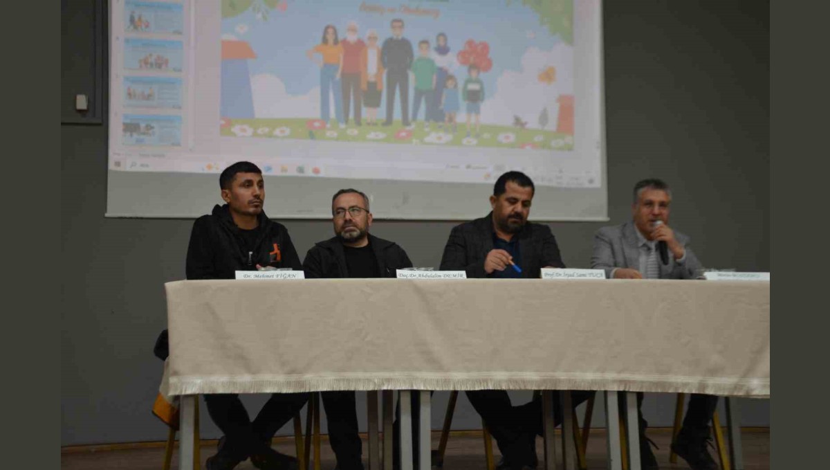 Bulanık'ta "Maarif Modeli Aile Konferansı" yoğun ilgi gördü