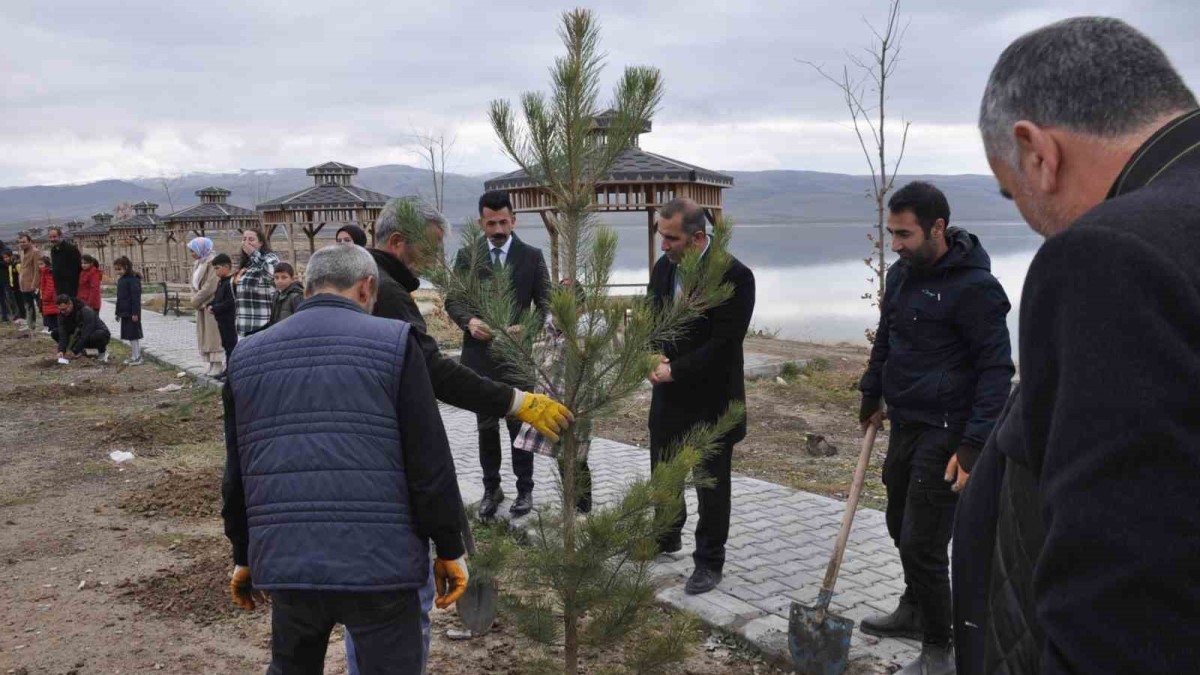 Bulanık'ta 'Öğretmenler Hatıra Ormanı' oluşturuldu