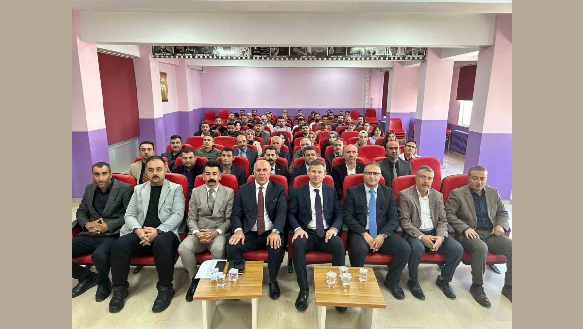 Bulanık'ta okul müdürleri istişare toplantısında bir araya geldi