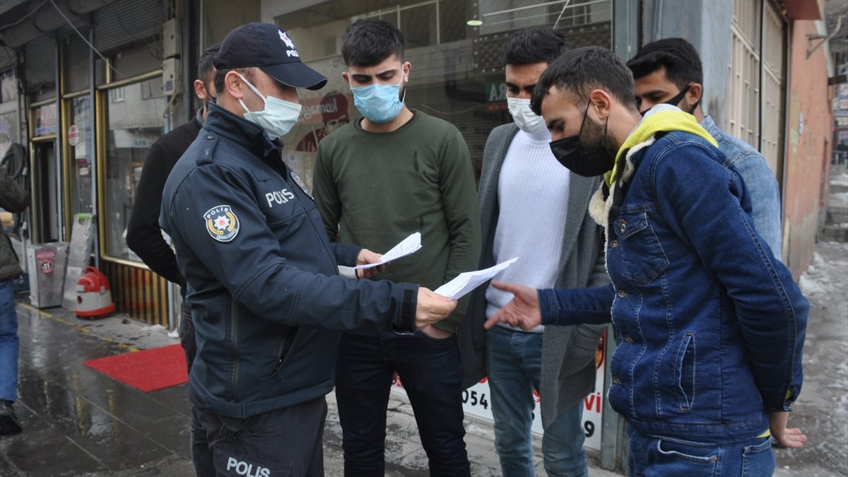 Bulanık'ta polis ve zabıta ekiplerinden kontrollü normalleşme denetimi
