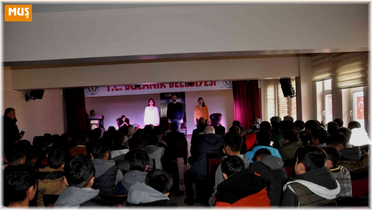 Bulanık'ta sahnelenen "Heba" oyununa yoğun ilgi