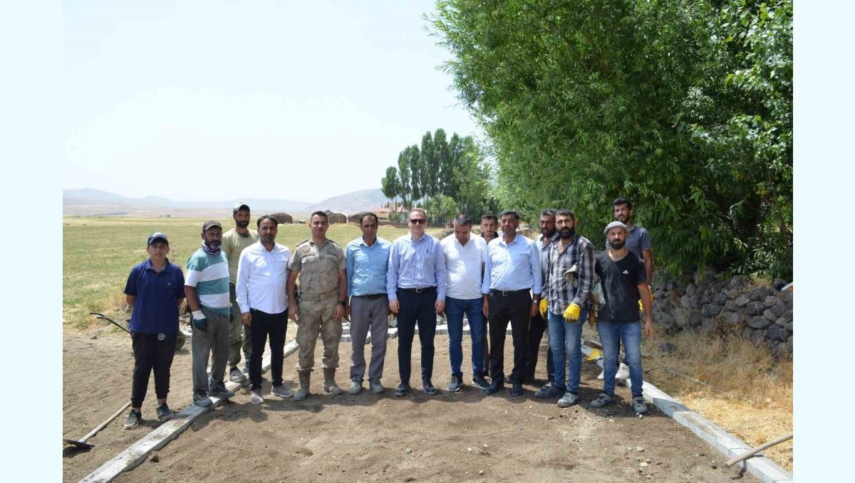 Bulanık'ta yol asfaltlama çalışması