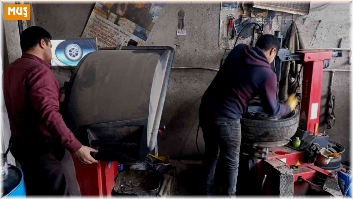 Bulanık'taki oto lastikçilerde yoğunluk