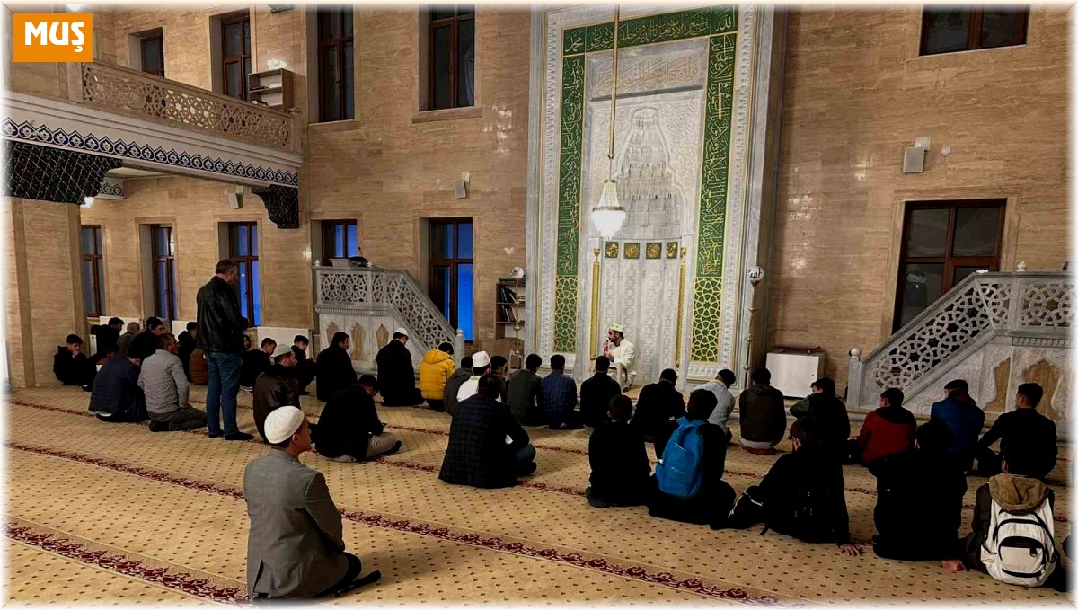 Bulanıklı gençler sabah namazında buluştu