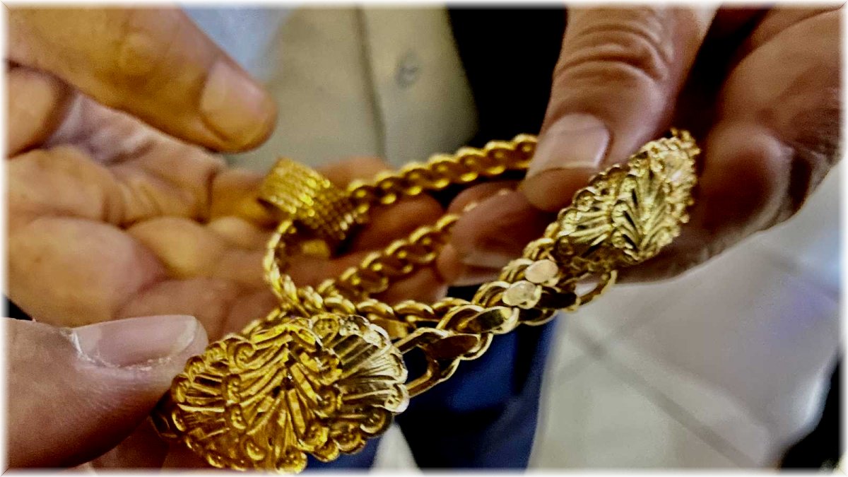 Bulduğu 70 bin lira değerindeki altınları sahibine teslim etti