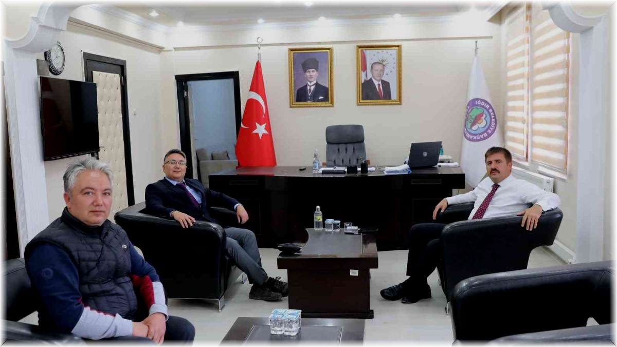 Bulduğu hastalığa ismi verilen beşinci Türk doktor olan Doç. Dr. Sedat Işıkay, Vali Sarıibrahim'i ziyaret etti