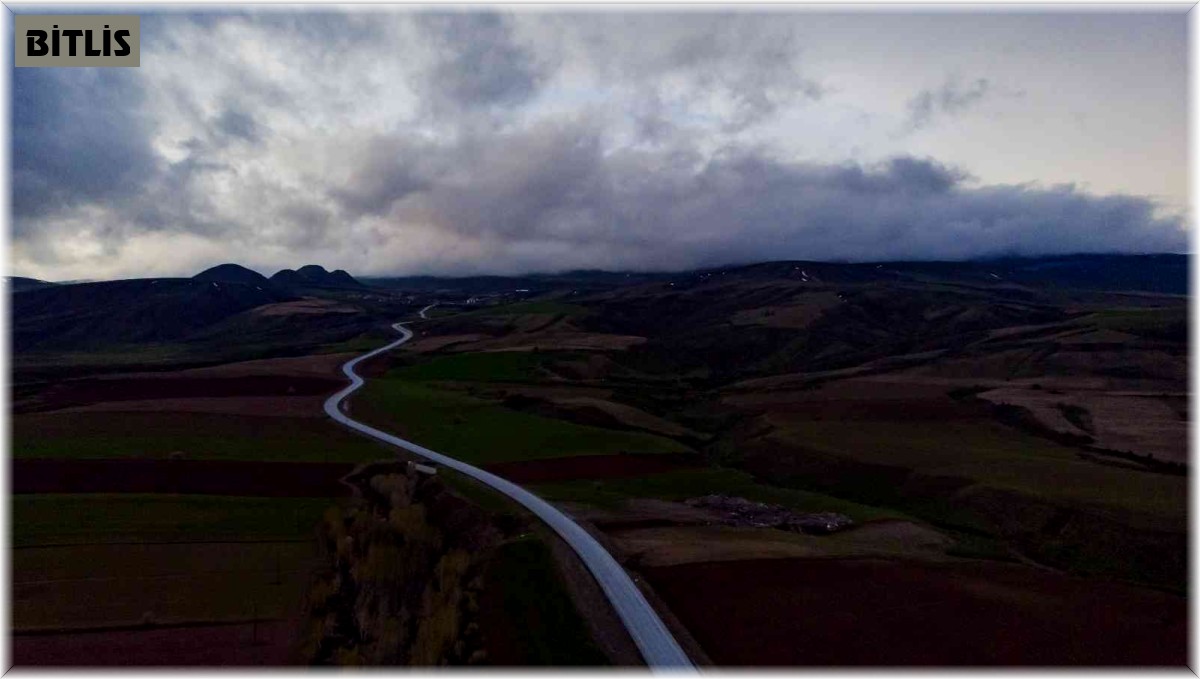 Bulutla kaplanan Atatürk Dağı görsel şölen oluşturdu